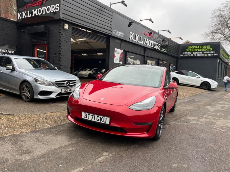 TESLA MODEL 3