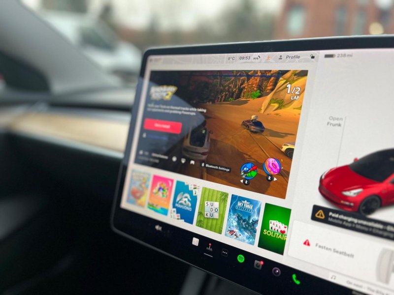 TESLA MODEL 3