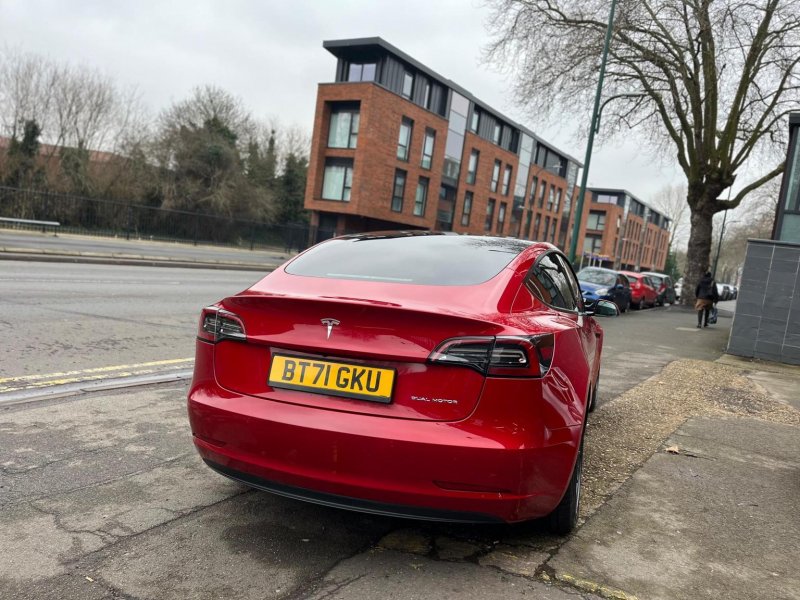 TESLA MODEL 3