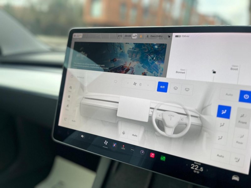 TESLA MODEL 3