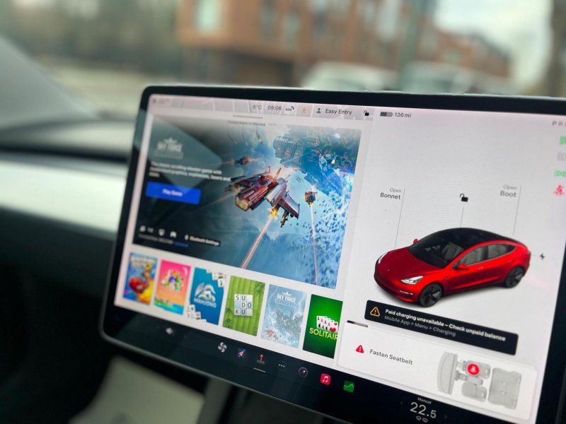 TESLA MODEL 3