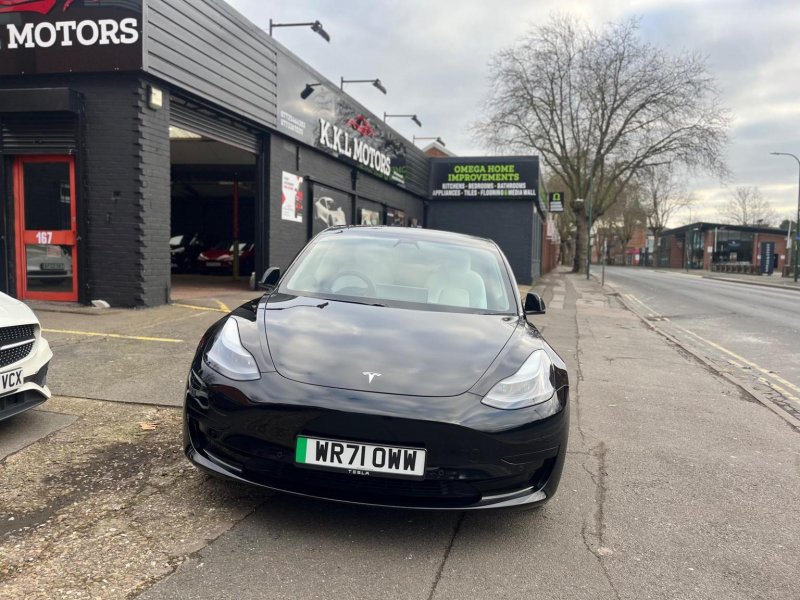 TESLA MODEL 3