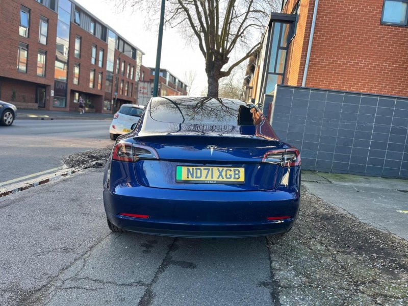 TESLA MODEL 3