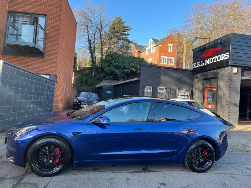TESLA MODEL 3