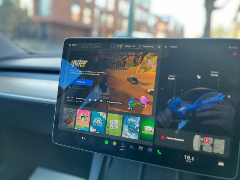 TESLA MODEL 3