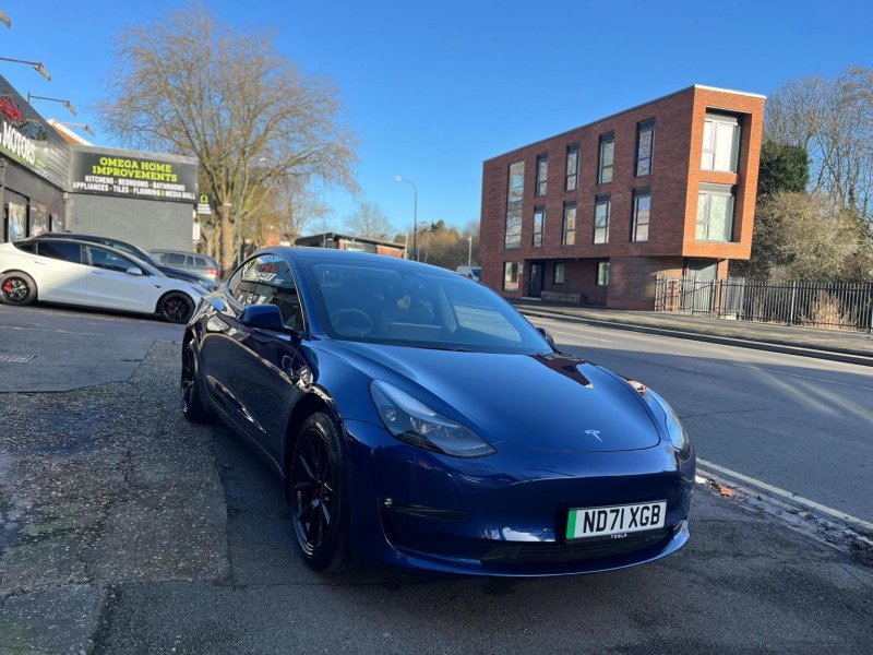 TESLA MODEL 3
