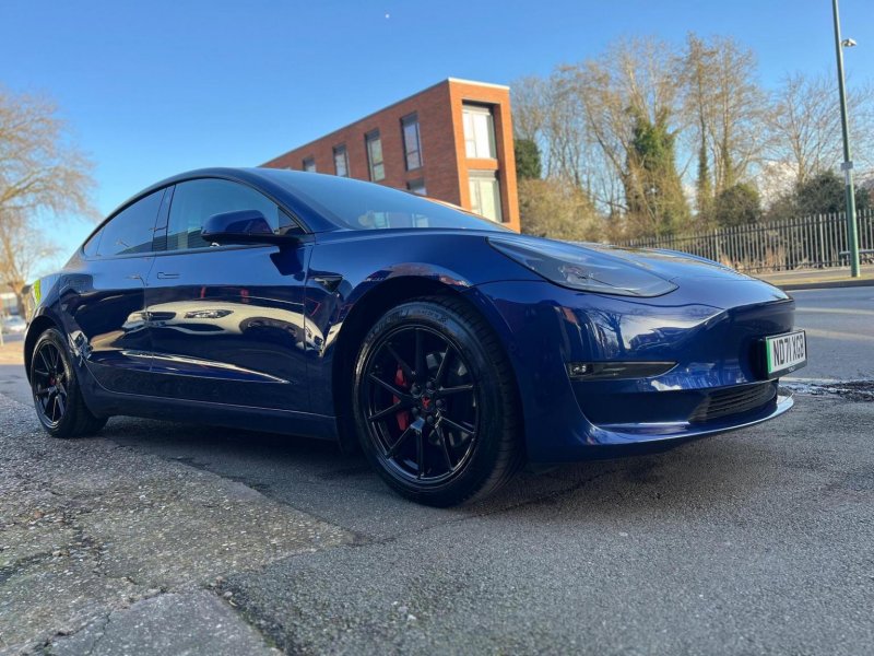 TESLA MODEL 3