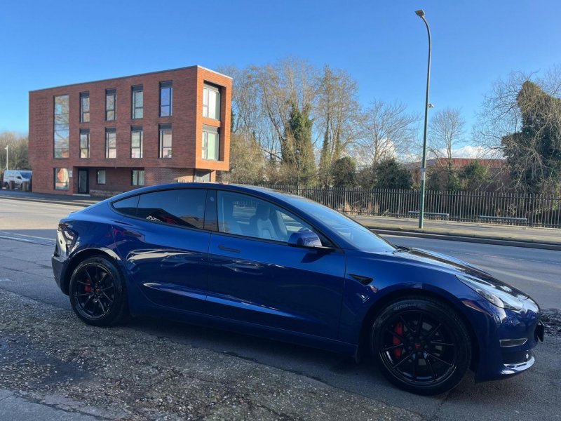 TESLA MODEL 3