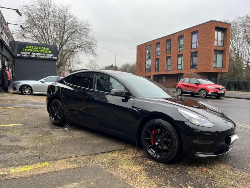 TESLA MODEL 3