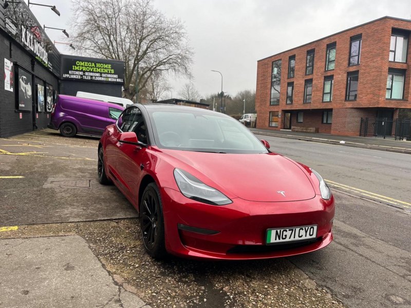 TESLA MODEL 3