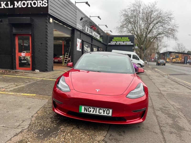 TESLA MODEL 3