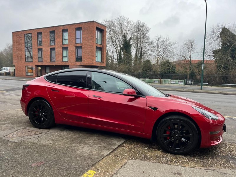TESLA MODEL 3