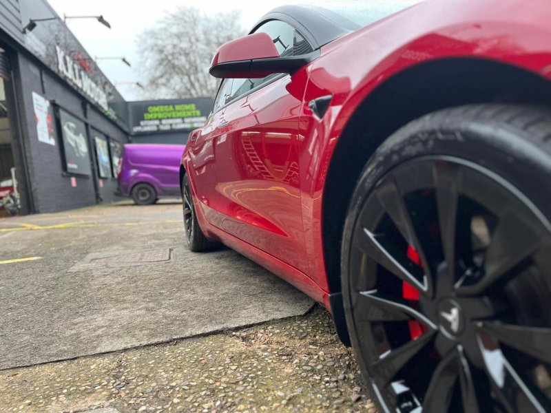 TESLA MODEL 3