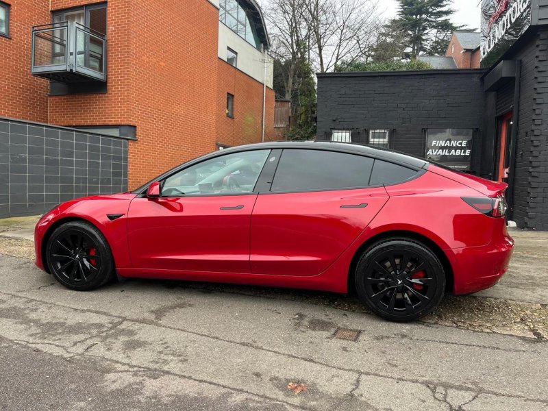 TESLA MODEL 3