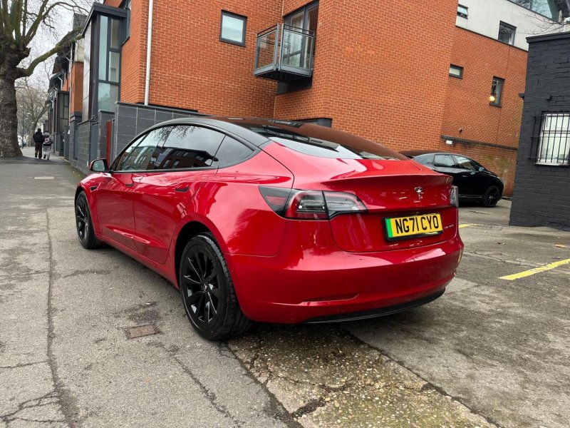 TESLA MODEL 3