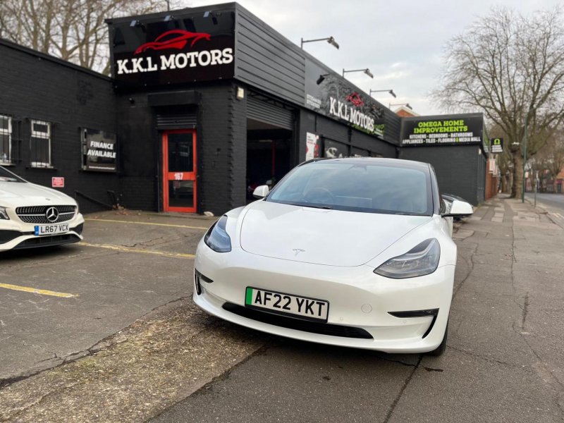 TESLA MODEL 3