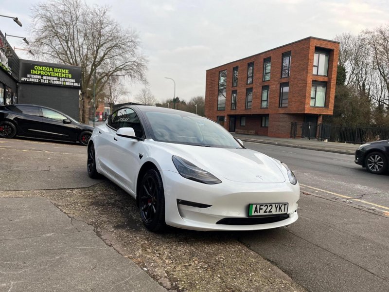 TESLA MODEL 3