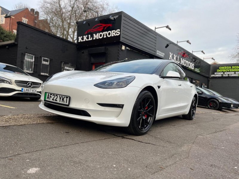 TESLA MODEL 3