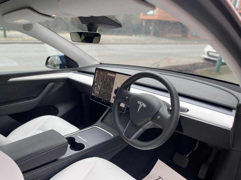 TESLA MODEL Y