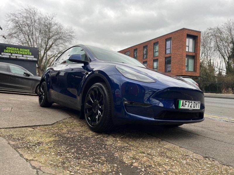 TESLA MODEL Y