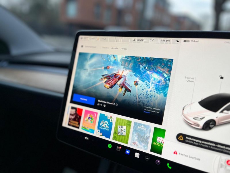 TESLA MODEL 3