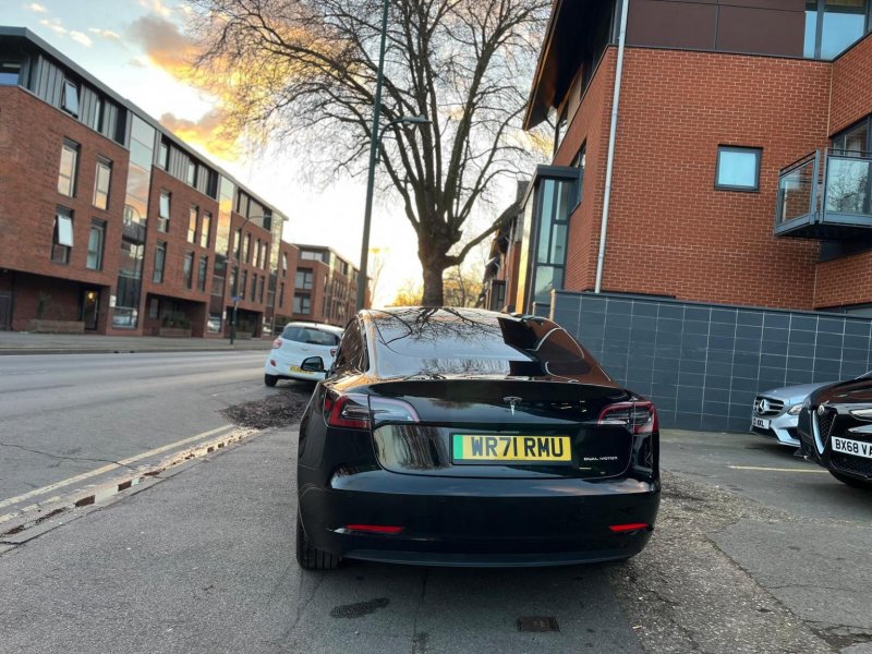 TESLA MODEL 3
