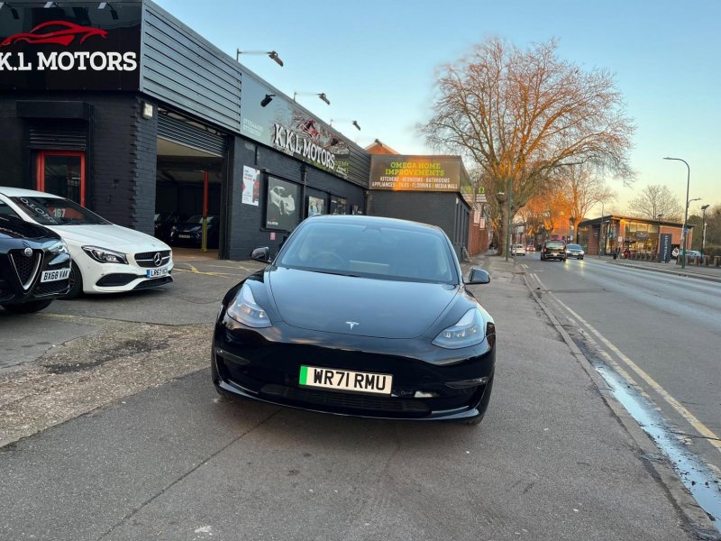 TESLA MODEL 3