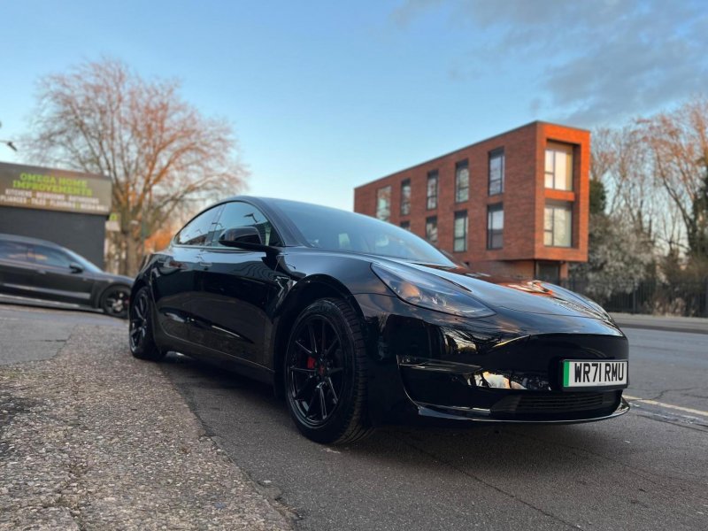 TESLA MODEL 3