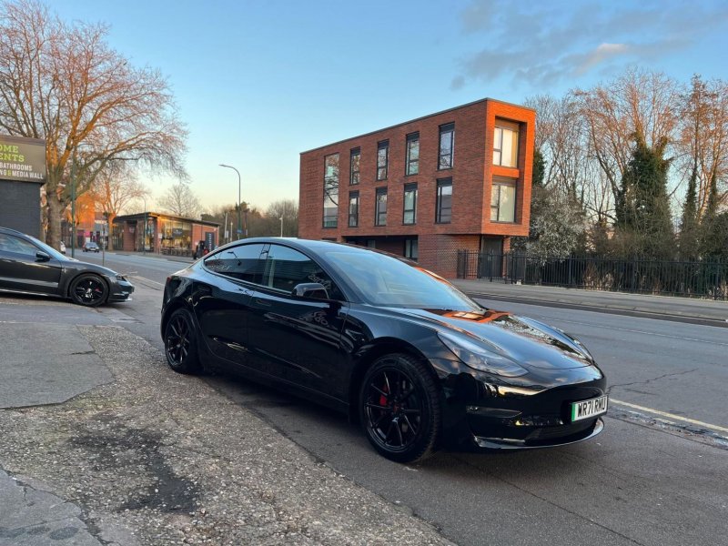 TESLA MODEL 3