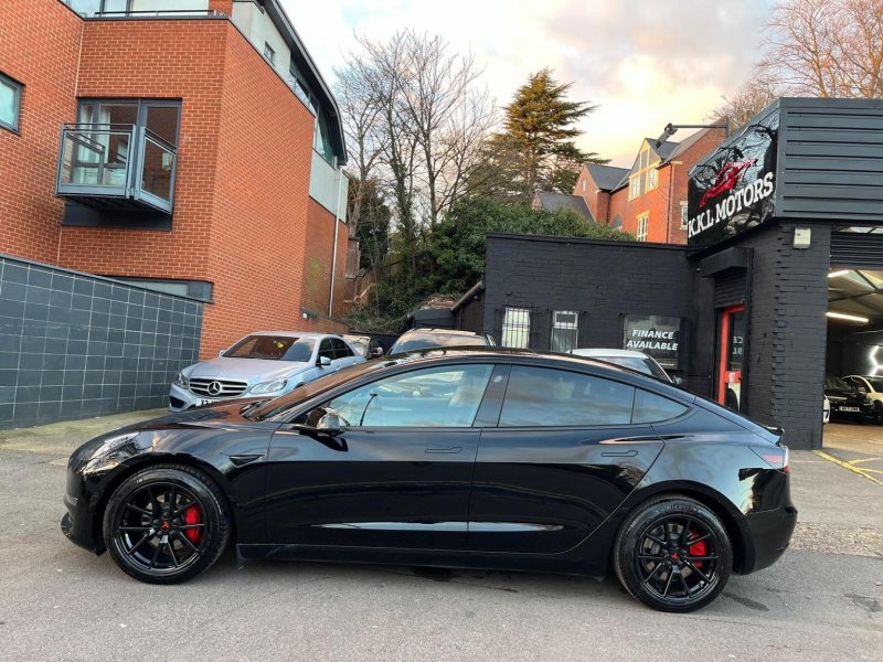 TESLA MODEL 3