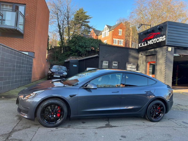 TESLA MODEL 3