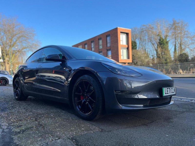 TESLA MODEL 3