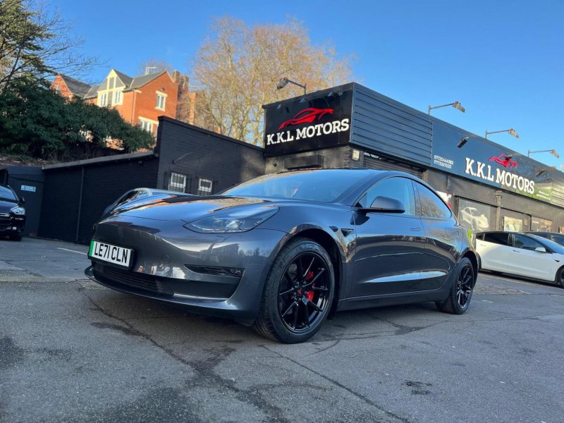 TESLA MODEL 3