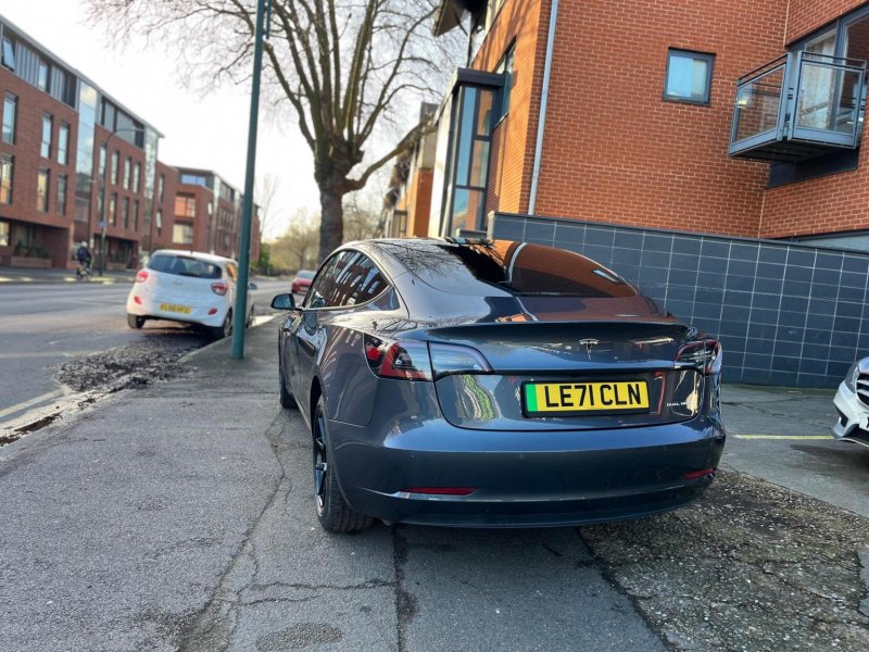 TESLA MODEL 3