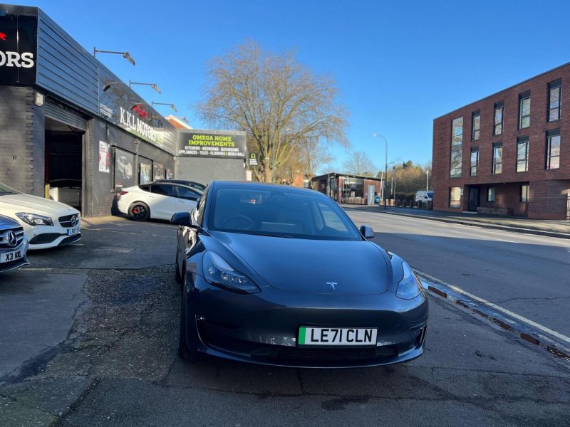 TESLA MODEL 3