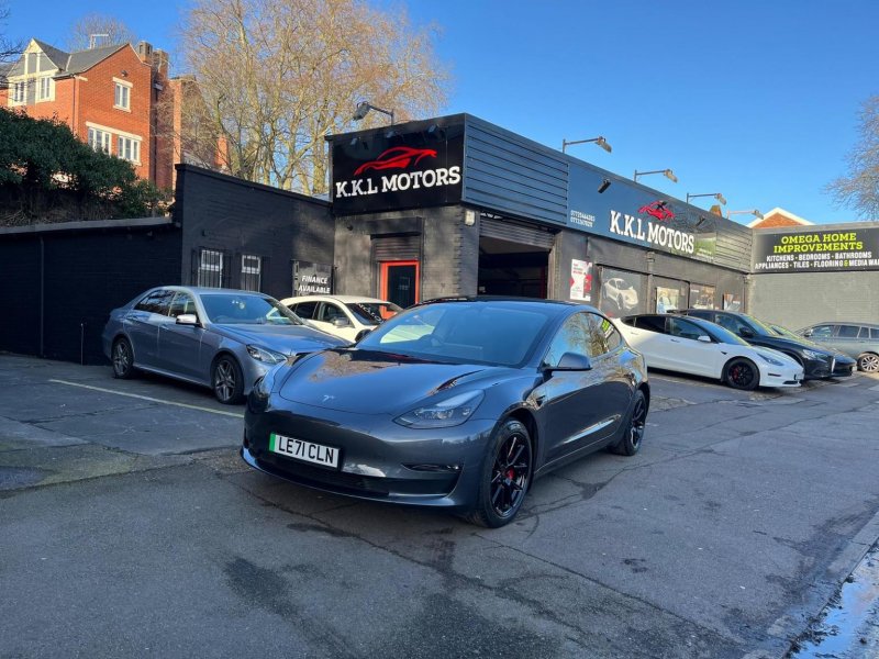 TESLA MODEL 3
