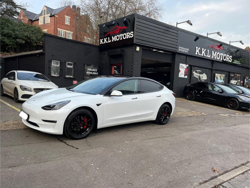 TESLA MODEL 3
