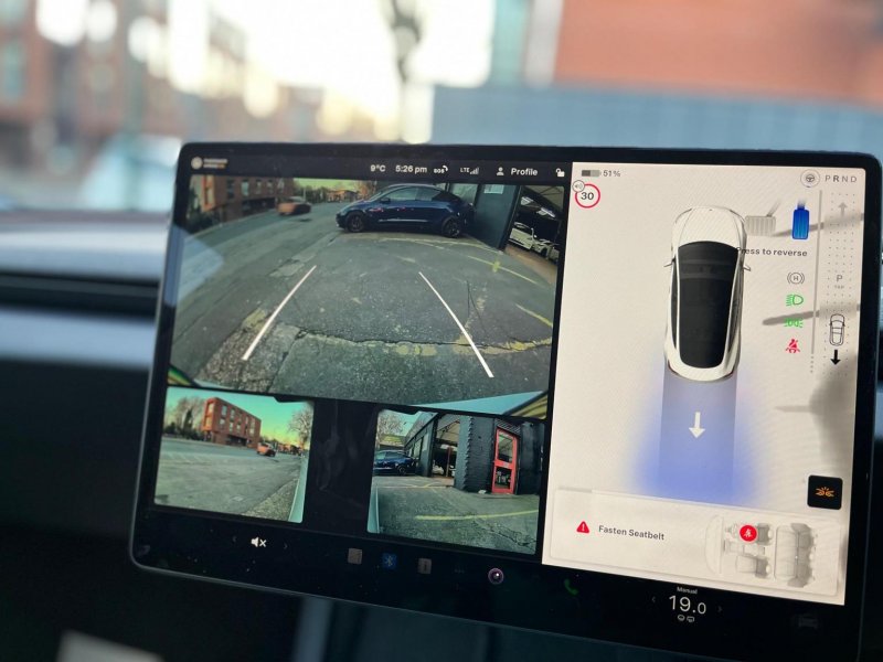 TESLA MODEL 3
