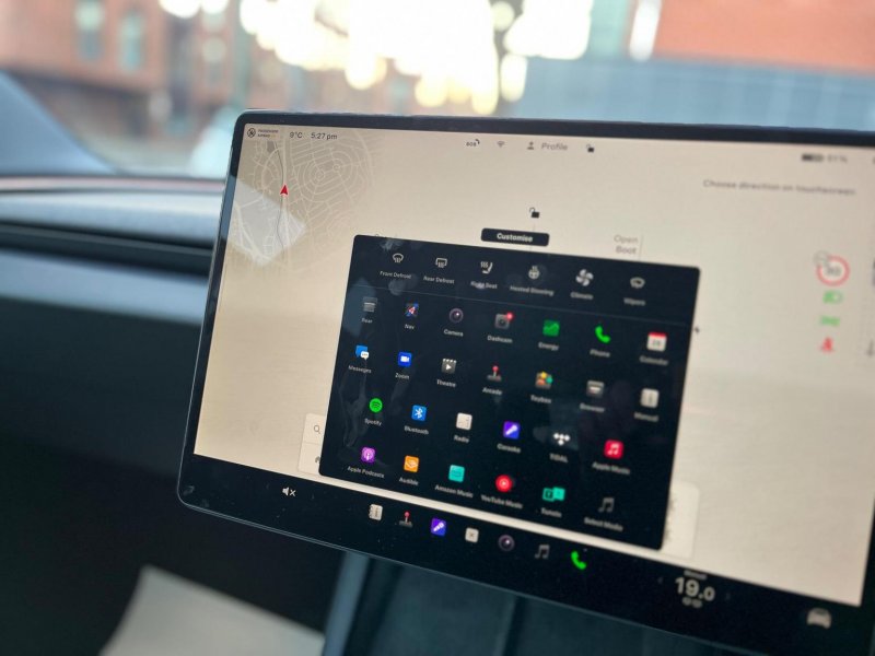 TESLA MODEL 3