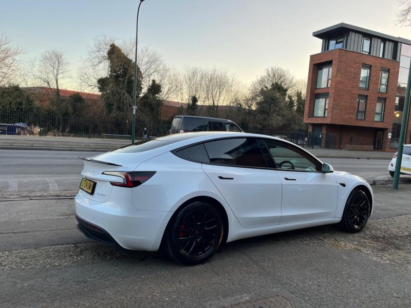TESLA MODEL 3