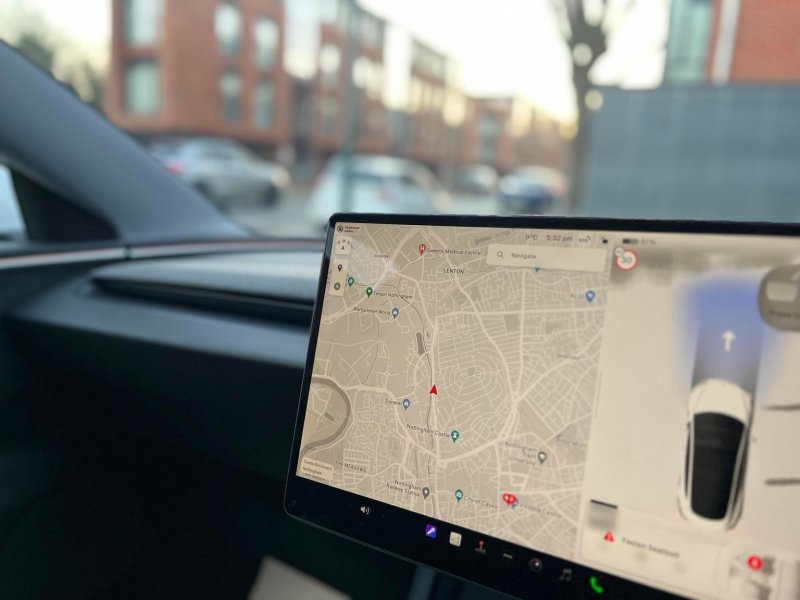 TESLA MODEL 3