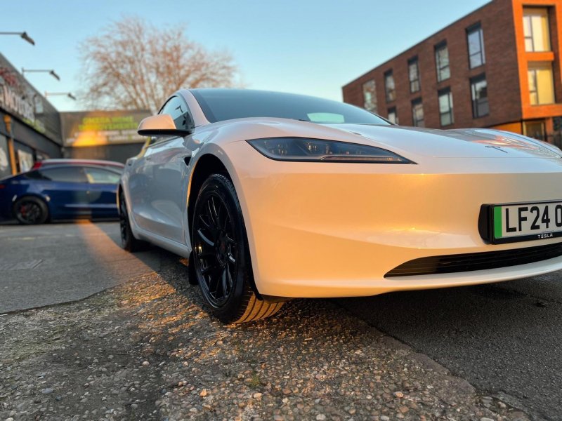 TESLA MODEL 3