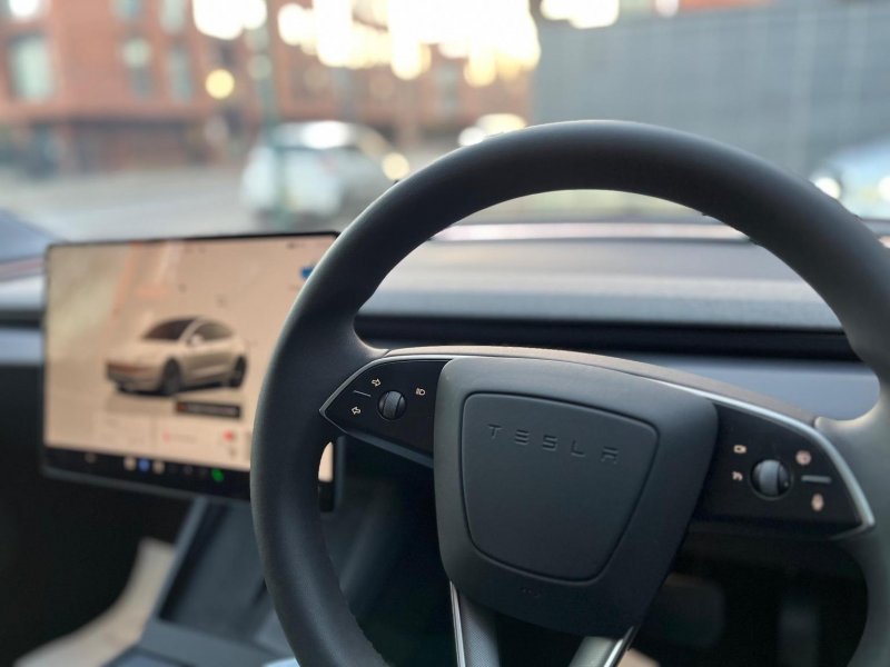 TESLA MODEL 3