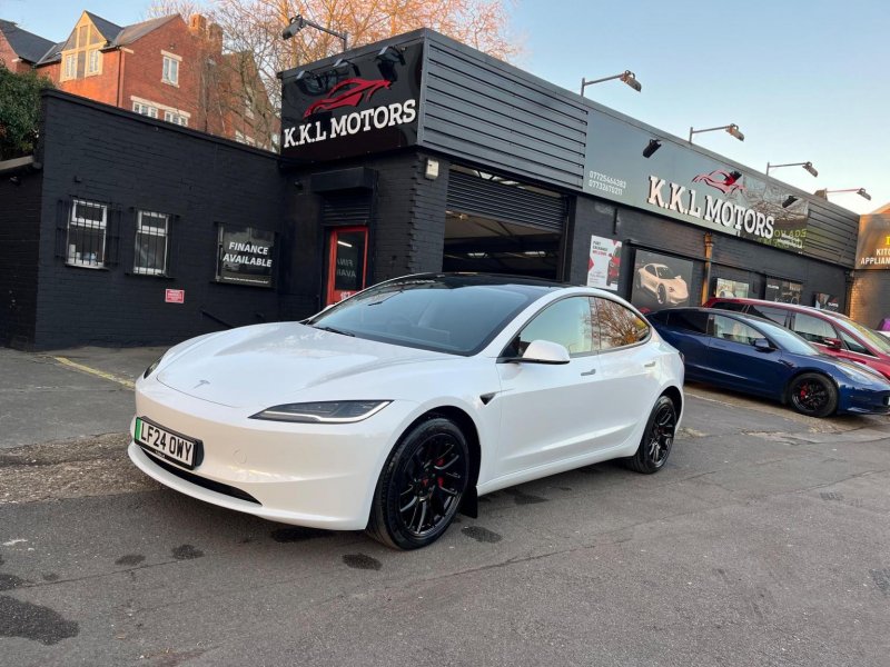 TESLA MODEL 3