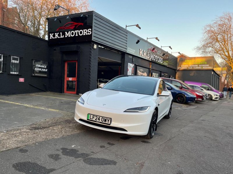 TESLA MODEL 3