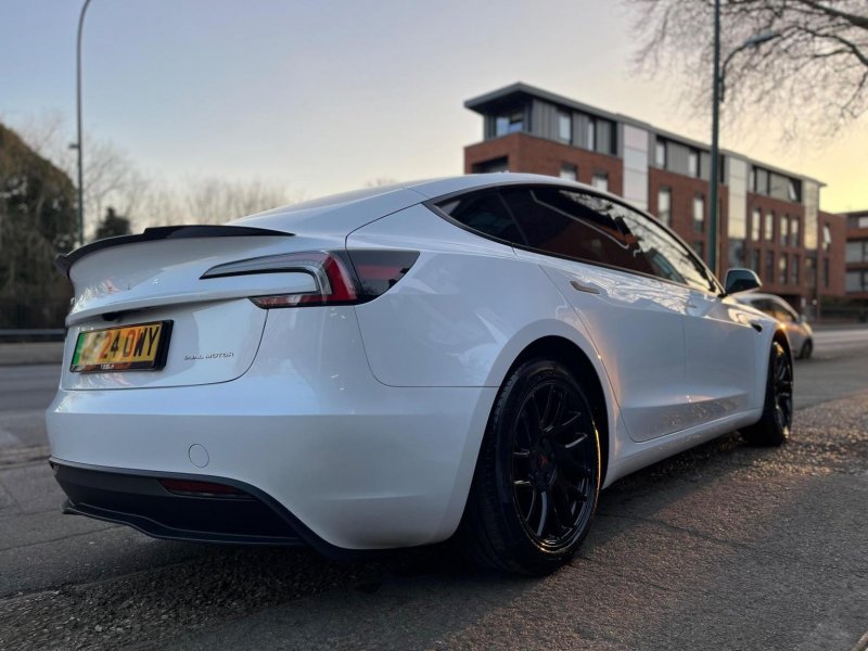 TESLA MODEL 3