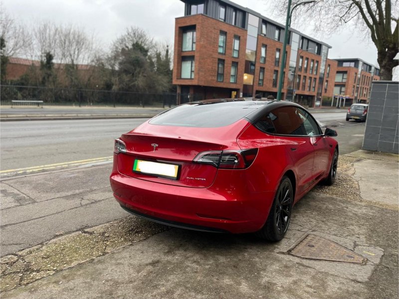 TESLA MODEL 3