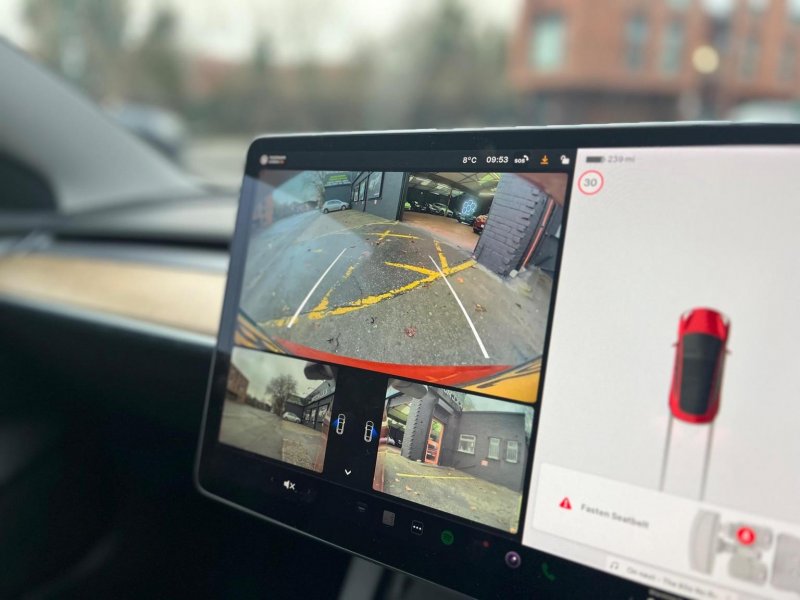 TESLA MODEL 3
