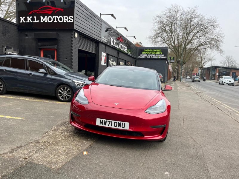 TESLA MODEL 3