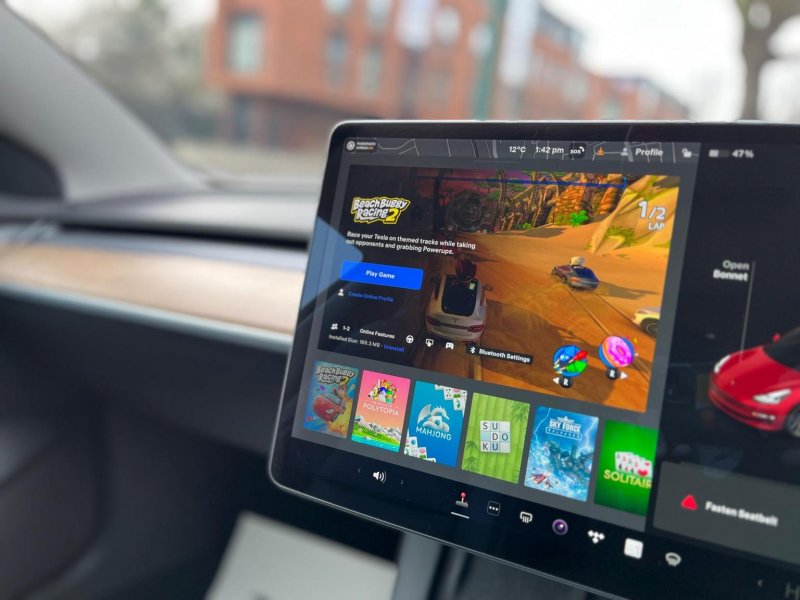 TESLA MODEL 3